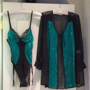NWT Shirley of Hollywood Peignoir Set ( VINTAGE 90’s )